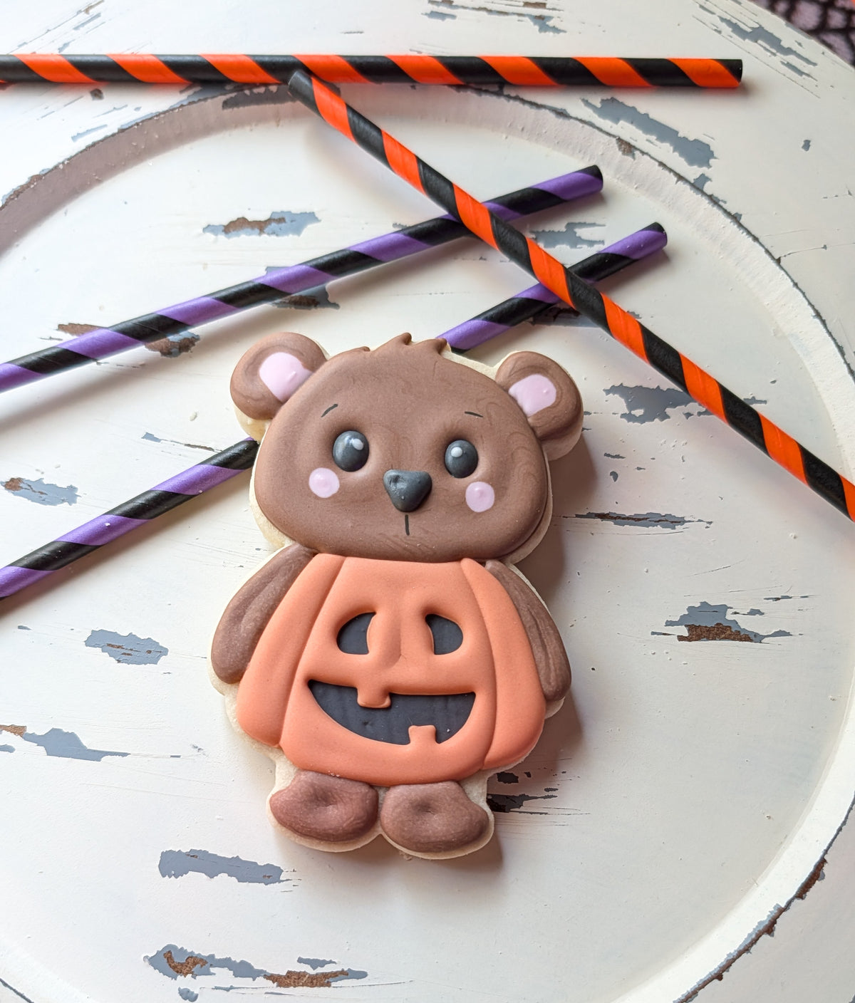 Single pumpkin bear cookie