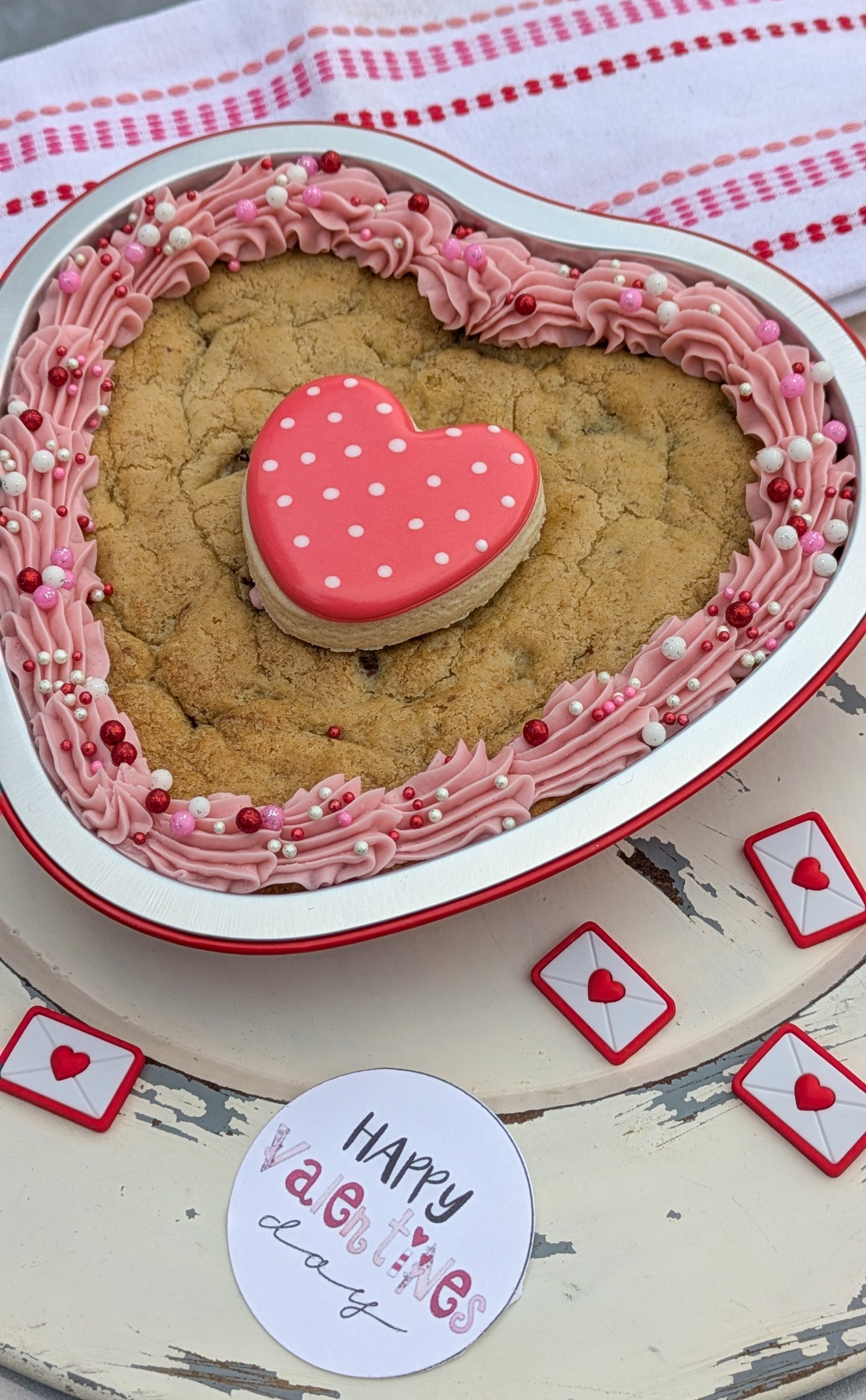 Mini Valentine cookie cake